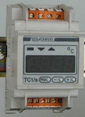e006-termostaty-cyfrowe-typ-tc1-4s-tc1-5s-zasilane-napieciem-stalym-002